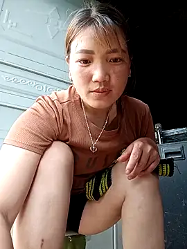 Snapshot of Nunaa2x chatting on 05.17.26 Nunaa2x online show from 05.17.26