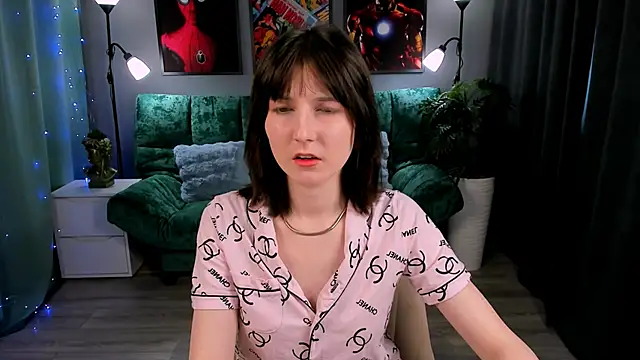 Snapshot of KikaOsterman chatting on 04.02.26 KikaOsterman online show from 04.02.26