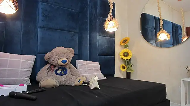 Laura Miller1 online show from 04.12.26