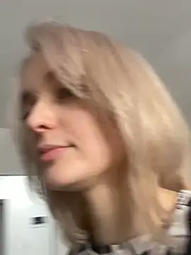 Snapshot of aka_Blonde chatting on 01.12.26 aka Blonde online show from 01.12.26