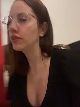 Snapshot of LolaSB chatting on 04.11.26 LolaSB online show from 04.11.26