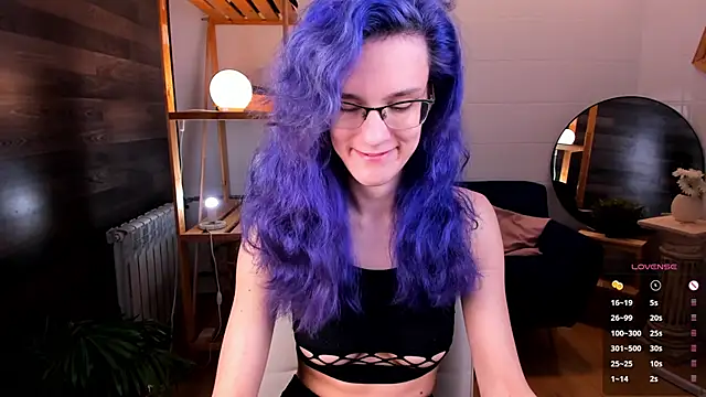 Snapshot of AuraLaunni chatting on 06.21.26 AuraLaunni online show from 06.21.26