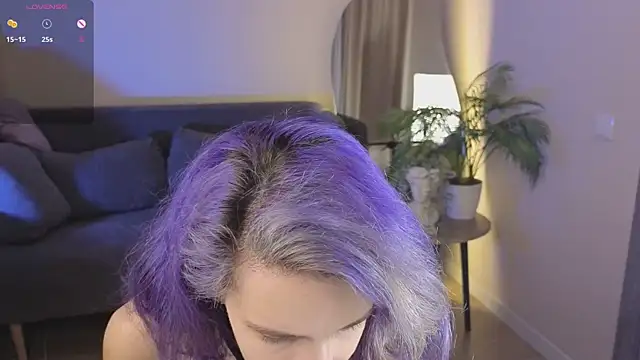 Snapshot of AuraLaunni chatting on 07.07.26 AuraLaunni online show from 07.07.26