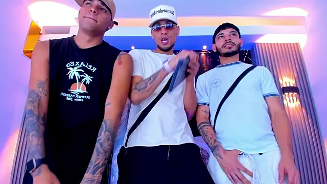 Snapshot of The_Gods_In_Diamonds chatting on 02.11.26 The Gods In Diamonds online show from 02.11.26