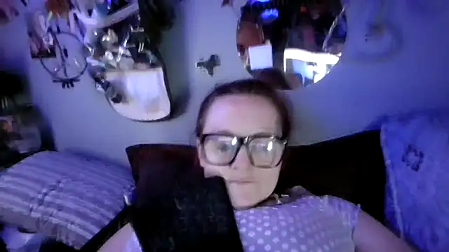 Snapshot of DisireAfterDark chatting on 02.15.26 DisireAfterDark online show from 02.15.26