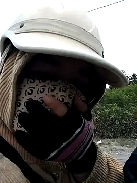 Snapshot of EnzxMoon02 chatting on 04.02.26 EnzxMoon02 online show from 04.02.26