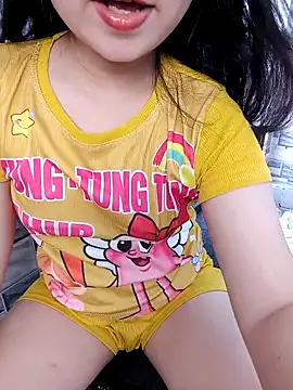 Snapshot of EnzxMoon02 chatting on 04.06.26 EnzxMoon02 online show from 04.06.26