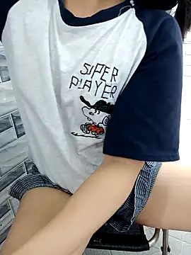 Snapshot of EnzxMoon02 chatting on 04.12.26 EnzxMoon02 online show from 04.12.26