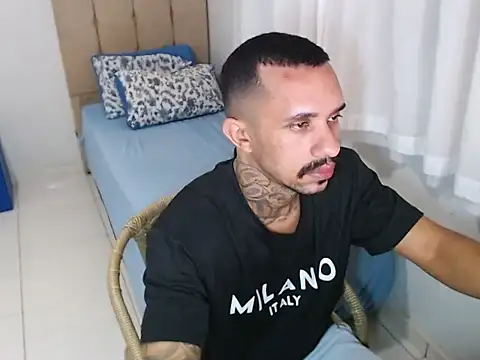 Snapshot of lipegonzalezz chatting on 02.26.26 lipegonzalezz online show from 02.26.26