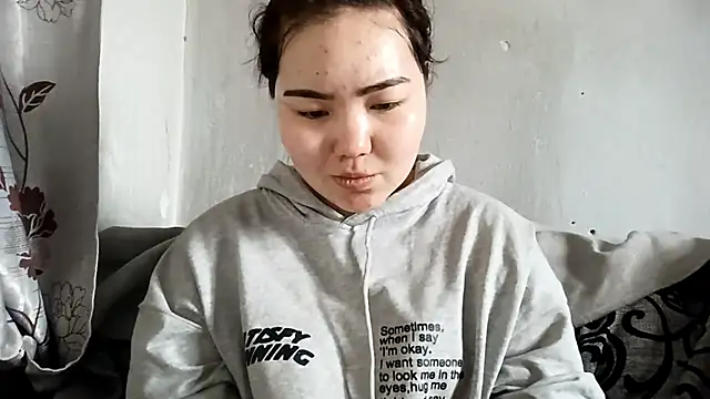 MollyAsian online show from 02.04.26