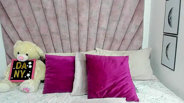 danibellucii  online show from 04.12.26