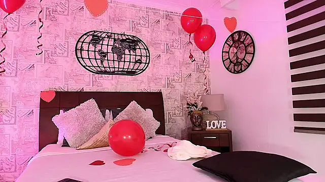 emily clarkk  online show from 02.11.26