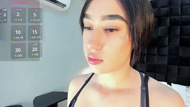 emily clarkk  online show from 03.12.26