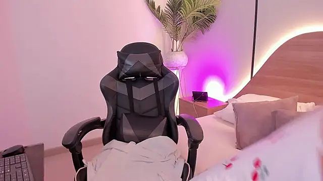 Snapshot of cataleya_castle chatting on 02.25.26 cataleya castle online show from 02.25.26