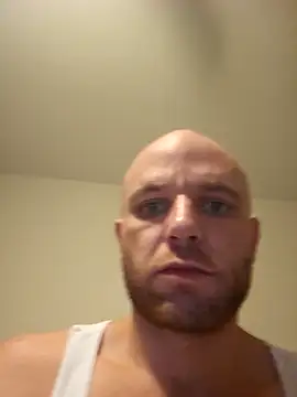 Snapshot of FrankieFuckMe chatting on 04.02.26 FrankieFuckMe online show from 04.02.26