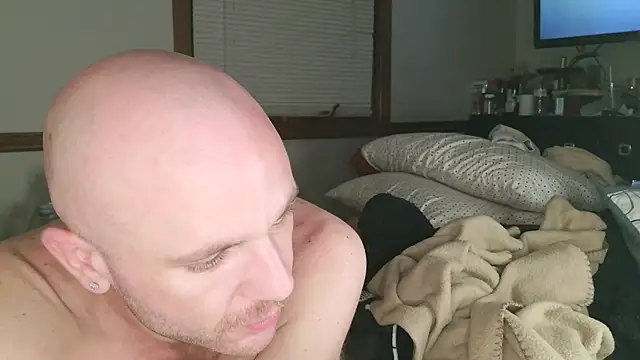 Snapshot of FrankieFuckMe chatting on 04.09.26 FrankieFuckMe online show from 04.09.26