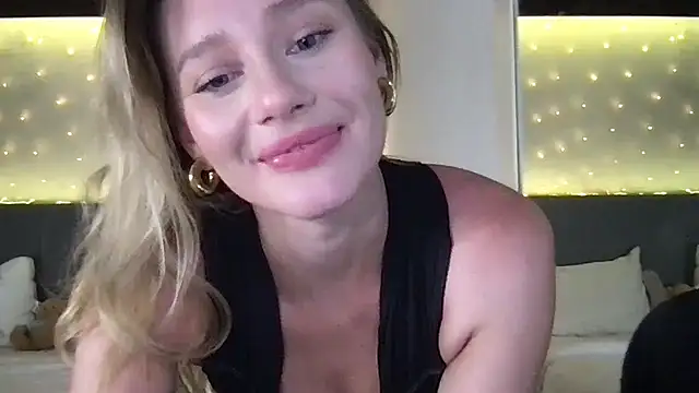 Snapshot of Stella_muse chatting on 03.08.26 Stella muse online show from 03.08.26