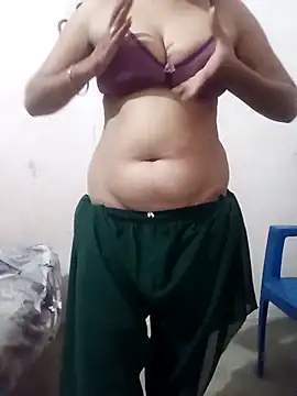 Snapshot of sexyqueen558 chatting on 04.08.26 sexyqueen558 online show from 04.08.26