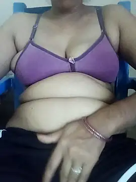 Snapshot of sexyqueen558 chatting on 04.13.26 sexyqueen558 online show from 04.13.26