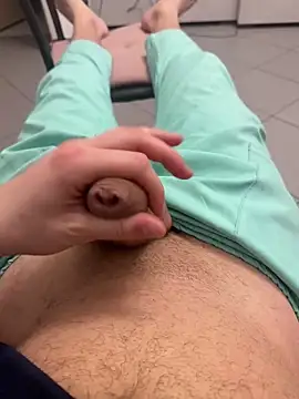 Snapshot of Buenoboss chatting on 02.20.26 Buenoboss online show from 02.20.26