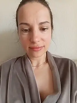 Snapshot of She-Moon chatting on 06.17.26 She-Moon online show from 06.17.26