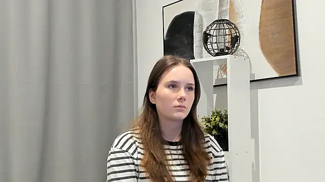 GenevieNyreen online show from 01.15.26