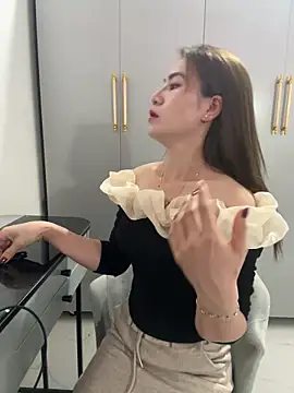 Snapshot of Llabi2k chatting on 02.14.26 Llabi2k online show from 02.14.26