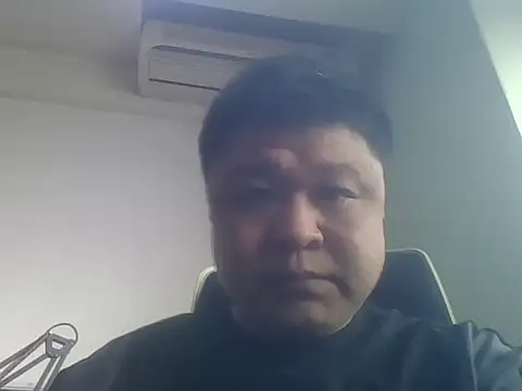 Snapshot of LLL_08 chatting on 02.25.26 LLL 08 online show from 02.25.26