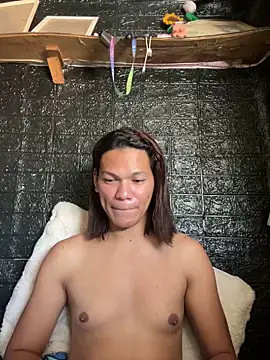 Snapshot of HugeAgatha chatting on 02.04.26 HugeAgatha online show from 02.04.26