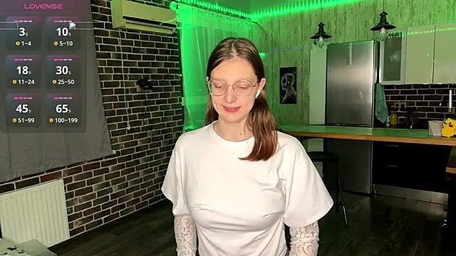 Snapshot of ChrisAmott chatting on 03.01.26 ChrisAmott online show from 03.01.26