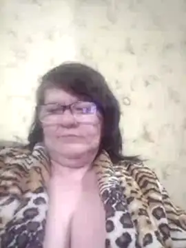 Snapshot of NysiOlsen chatting on 04.21.26 NysiOlsen online show from 04.21.26