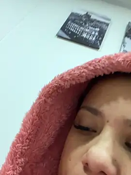 Pretty  Milf online show from 03.08.26