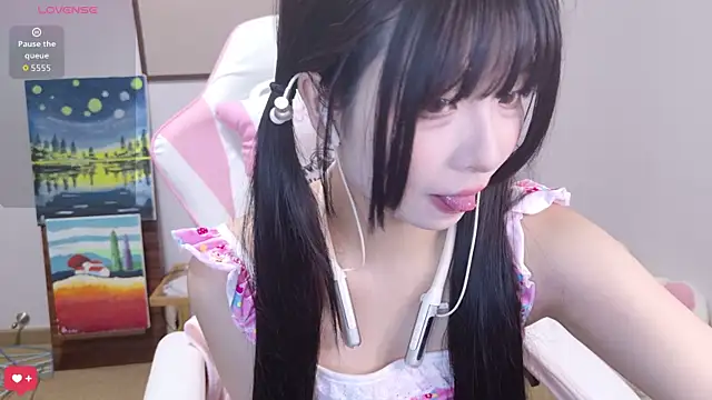 Qiqiiii-05 online show from 08.06.26