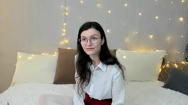 ThoraMarola online show from 02.06.26