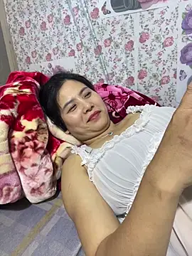 Snapshot of IORio2x chatting on 04.01.26 IORio2x online show from 04.01.26