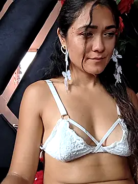 Snapshot of Freyarosse chatting on 02.17.26 Freyarosse online show from 02.17.26