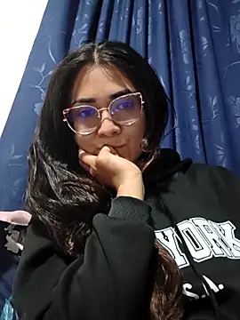 Snapshot of Freyarosse chatting on 02.25.26 Freyarosse online show from 02.25.26