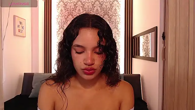 Snapshot of Nyxx_Velariia chatting on 03.12.26 Nyxx Velariia online show from 03.12.26