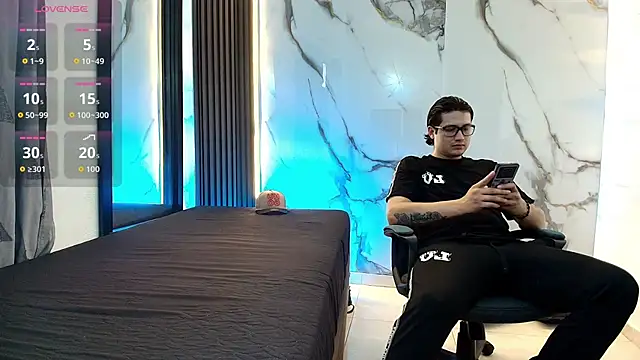 Danner Alaia online show from 02.05.26