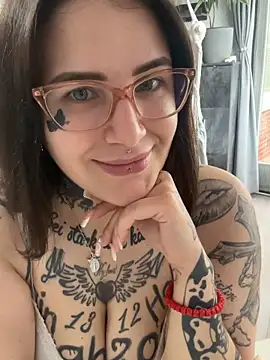 Snapshot of NyxTattoo chatting on 05.04.26 NyxTattoo online show from 05.04.26