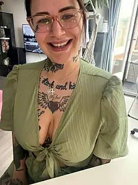 Snapshot of NyxTattoo chatting on 05.20.26 NyxTattoo online show from 05.20.26