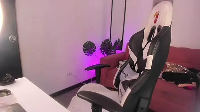 Snapshot of Xiomara_as chatting on 02.25.26 Xiomara as online show from 02.25.26