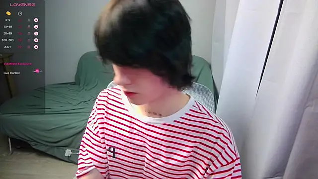 Snapshot of LeonBoykisser chatting on 03.04.26 LeonBoykisser online show from 03.04.26