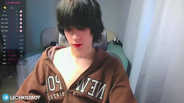 Snapshot of LeonBoykisser chatting on 03.15.26 LeonBoykisser online show from 03.15.26