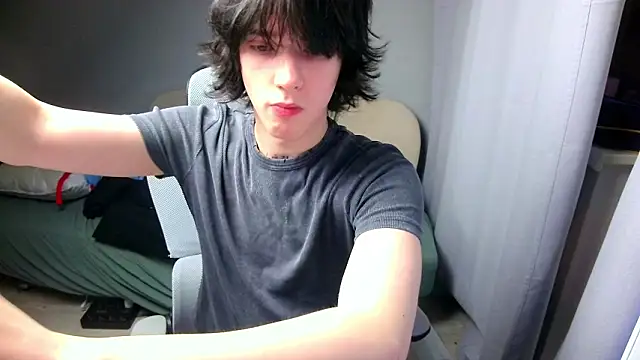 Snapshot of LeonBoykisser chatting on 03.19.26 LeonBoykisser online show from 03.19.26