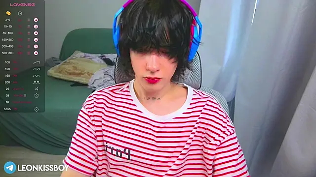 Snapshot of LeonBoykisser chatting on 03.27.26 LeonBoykisser online show from 03.27.26