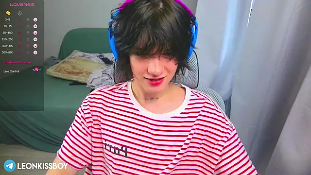 Snapshot of LeonBoykisser chatting on 03.27.26 LeonBoykisser online show from 03.27.26