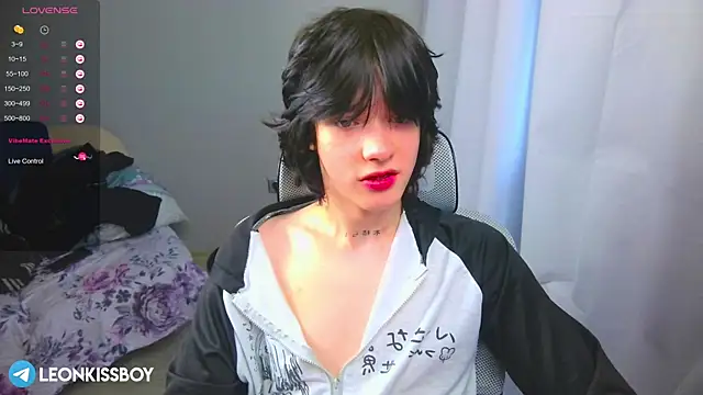 Snapshot of LeonBoykisser chatting on 03.31.26 LeonBoykisser online show from 03.31.26