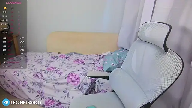 Snapshot of LeonBoykisser chatting on 04.01.26 LeonBoykisser online show from 04.01.26