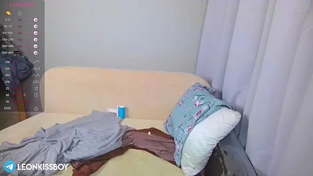 Snapshot of LeonBoykisser chatting on 04.01.26 LeonBoykisser online show from 04.01.26